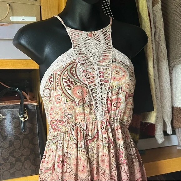 ⭐️ BOGO FREE⭐️ GIMMICKS by Buckle Vintage Boho Paisley Halter To - Picture 2 of 10